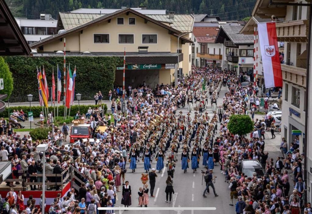 Gasthof Hotel Kirchenwirt Цель-ам-Циллер Экстерьер фото